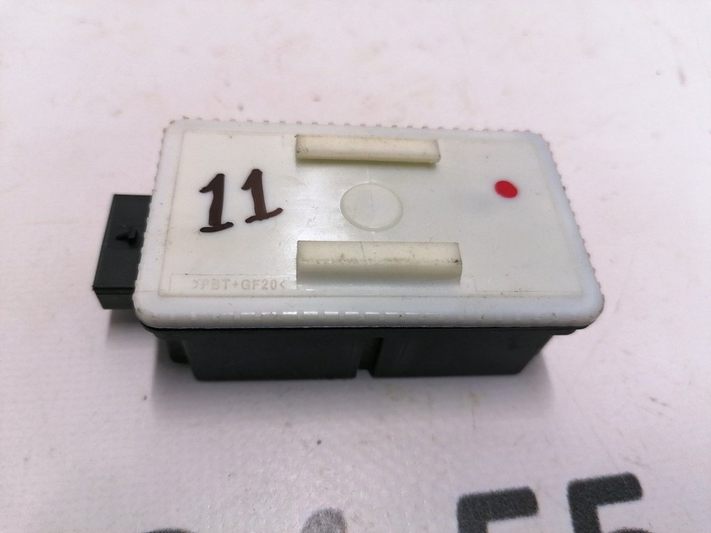 1 Антенна датчиков давления в шинах (TPMS) 433 MHz Tesla model 3 1118580-00-D